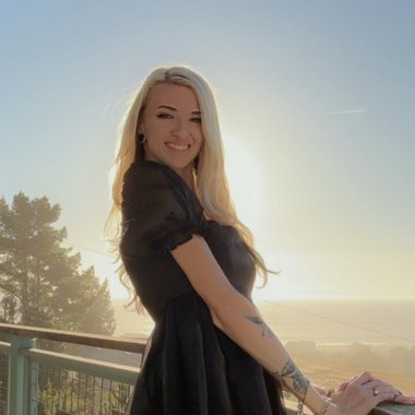 Emily J. - Freelance Writer
