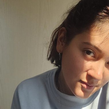 Victoria - Freelance Graphic Designer