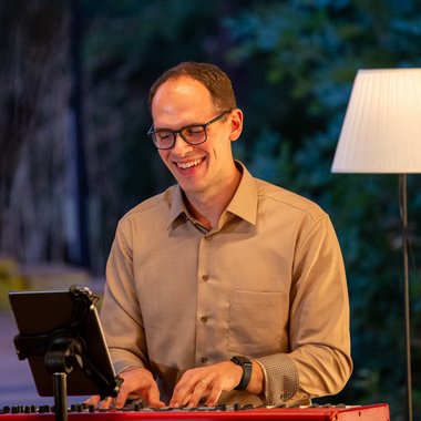 Samuel E. - Freelance Mixing Engineer