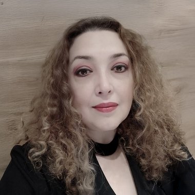 Veronica R. - Freelance Brand Strategist