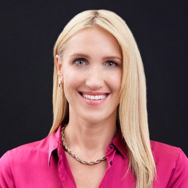 Emma D. - Freelance Graphic Designer