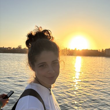 Giada D. - Freelance Graphic Designer