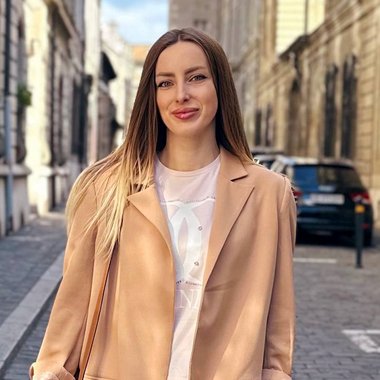 Oksana O. - Freelance Influencer Marketing Manager