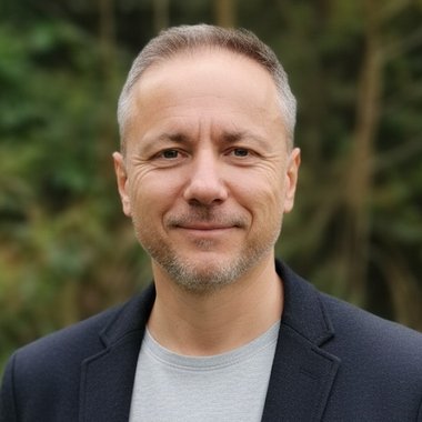 Marek B. - Freelance Digital Marketer