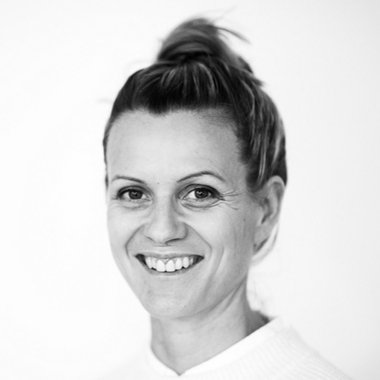 Juy W. - Freelance Graphic Designer