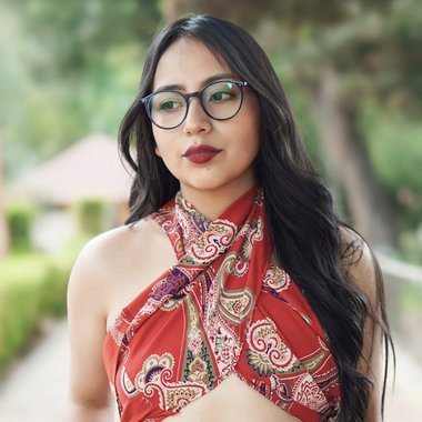 Vicky - Freelance Social Media Freelancer