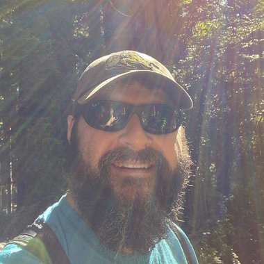 Ray V. - Freelance Graphic Designer