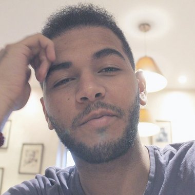 Mohamed L. - Freelance Graphic Designer