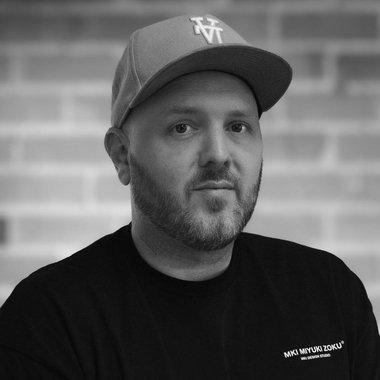 Marv R. - Freelance Graphic Designer