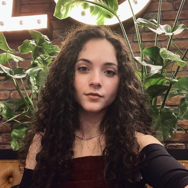 Natalia G. - Freelance Pitch Deck Designer