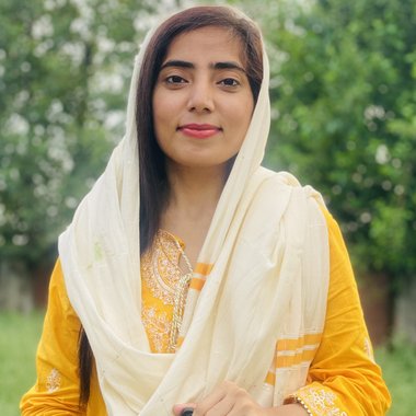 Aaﬁa N. - Freelance Social Media Freelancer