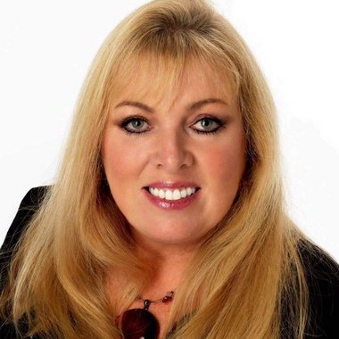 Sharron M. - Freelance Community Manager