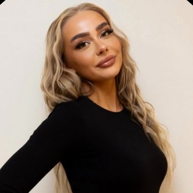 Emma M. - Freelance Ugc Creator