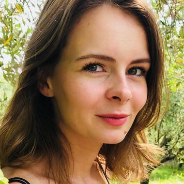 Lucy S. - Freelance Artist