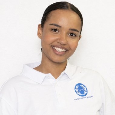 Émilie D. - Freelance Graphic Designer