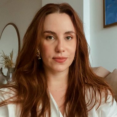 Marilia D. - Freelance Brand Designer