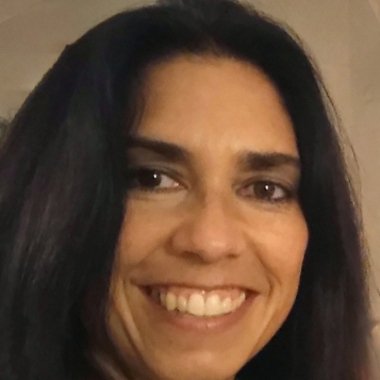 Juliana V. - Freelance Graphic Designer