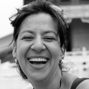 Elli G. - Freelance Graphic Designer