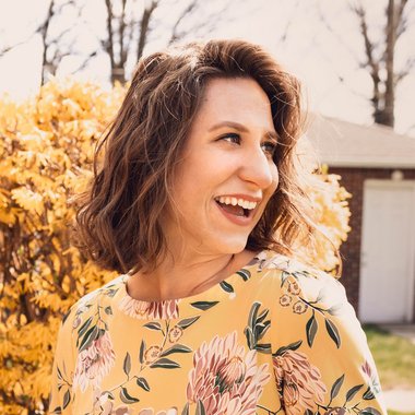 Sarah R. - Freelance Social Media Manager