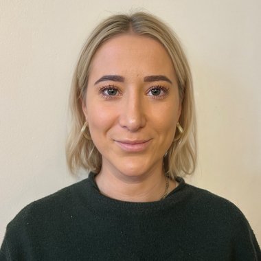 Amelia D. - Freelance Interior Designer