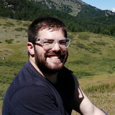 Simone P. - Freelance Graphic Designer