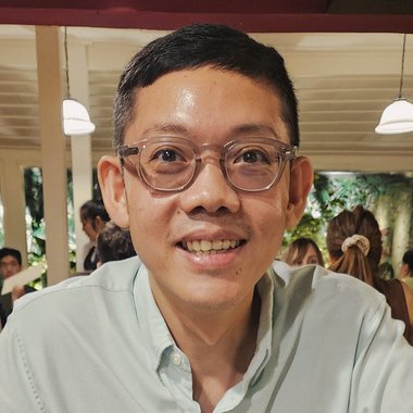 Thitivat (. - Freelance Marketing Analyst