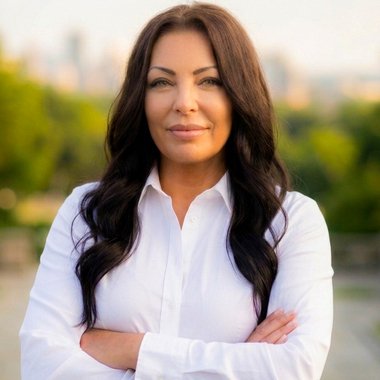 Jacquelyn T. - Freelance Graphic Designer