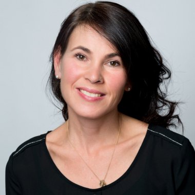 Stefanie L. - Freelance Graphic Designer