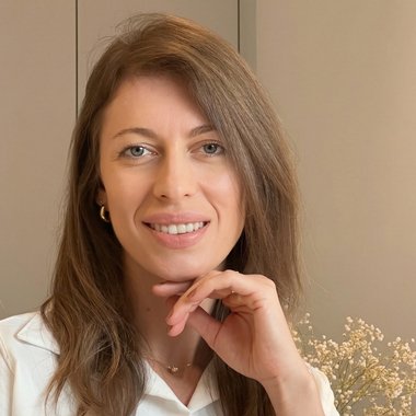 Gabi B. - Freelance Interior Designer