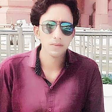 sumitt c. - Freelance Pitch Deck Designer