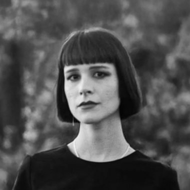 Zsoka K. - Freelance Wardrobe