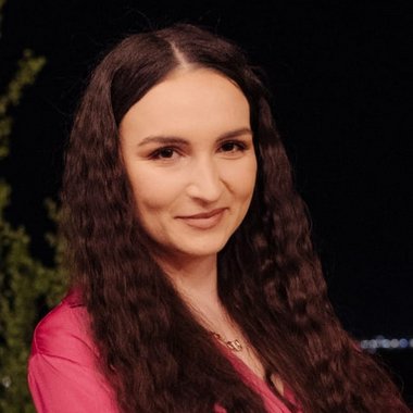 Alexandra C. - Freelance Community Manager