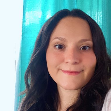 Mily R. - Freelance Content Creator