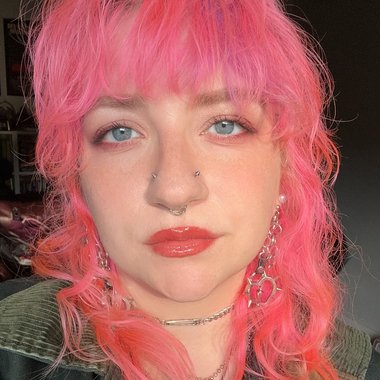 Bee T. - Freelance Brand Designer