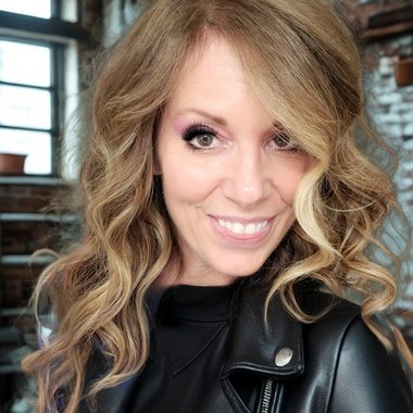 Barbara R. - Freelance Brand Designer