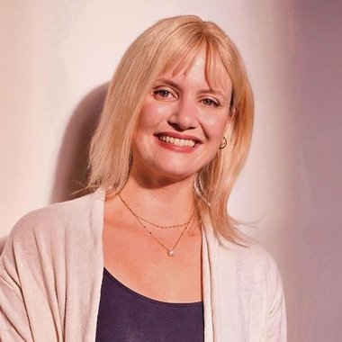 Ingrid M. - Freelance Voiceover Artist