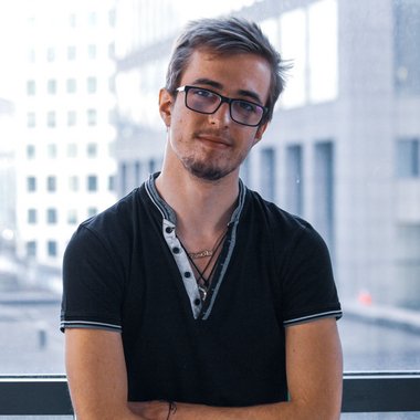 Nicolas W. - Freelance Designer