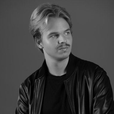 Dinis D. - Freelance Violinist