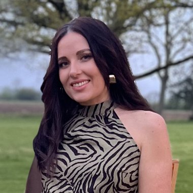 Charlotte R. - Freelance Designer