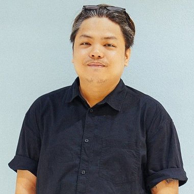 Ralph B. - Freelance Graphic Designer