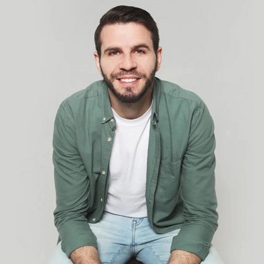 Alexander K. - Freelance Graphic Designer