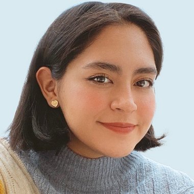 Daniela N. - Freelance Graphic Designer