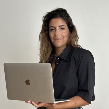 Sofia V. - Freelance Graphic Designer
