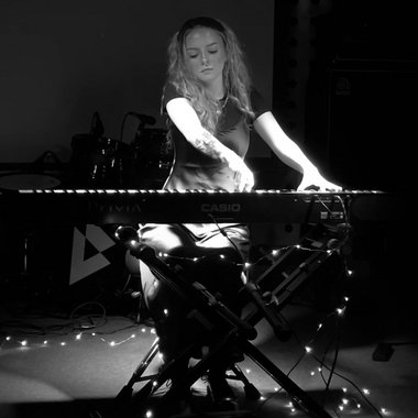 Mxsic N. - Freelance Pianist