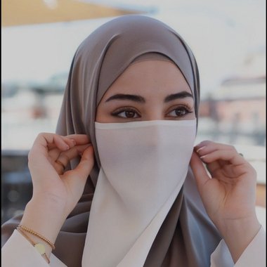 Sayeda z. - Freelance Graphic Designer