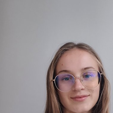 Neža C. - Freelance Ui Designer