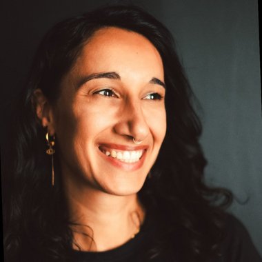 Pauline A. - Freelance Graphic Designer