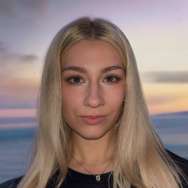 Sara D. - Freelance Brand Designer