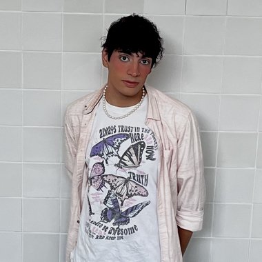 Danya a. - Freelance Graphic Designer