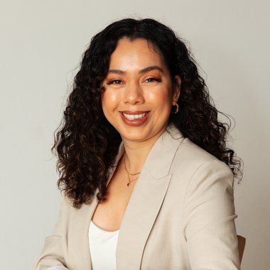 Mayra G. - Freelance Copywriter